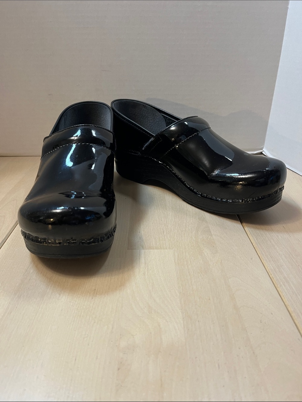 Dansko Black Patent Leather Clogs Women’s Size 40 US Size 9.5 to 10